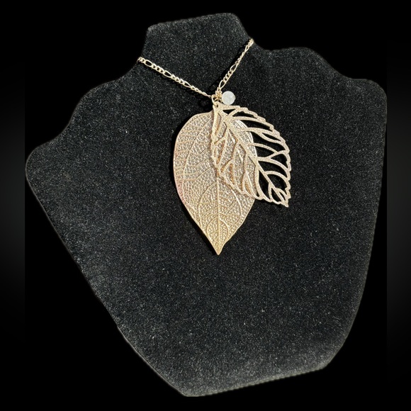 Gold Coloured Leaf Necklace Long - Picture 4 of 4